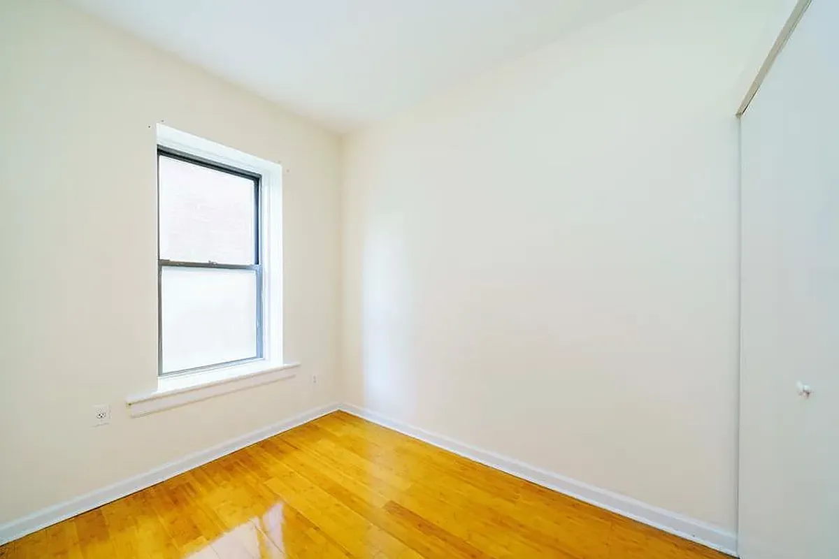 Photo 2 of 5 - 201 E 30th St #11 - Manhattan, NY Building Photo - 201 E 30th St #11