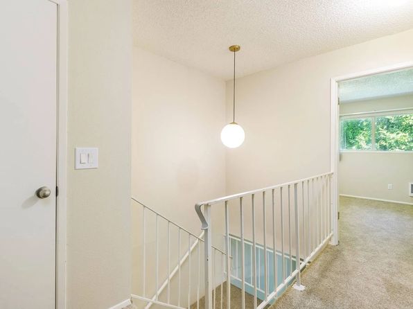 2311 SE Courtney Ave APT 19