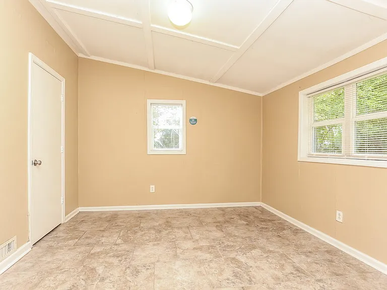 2214 Norman Ave — Photo 9