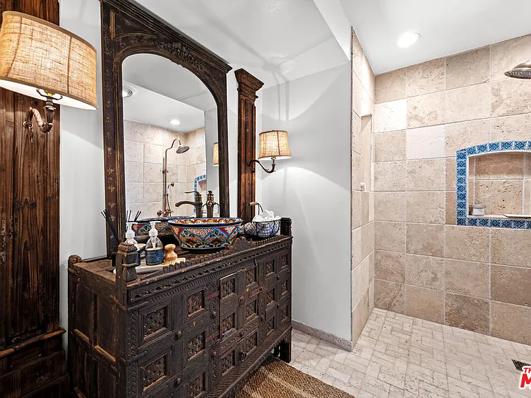 16582 Calneva Dr — Photo 40