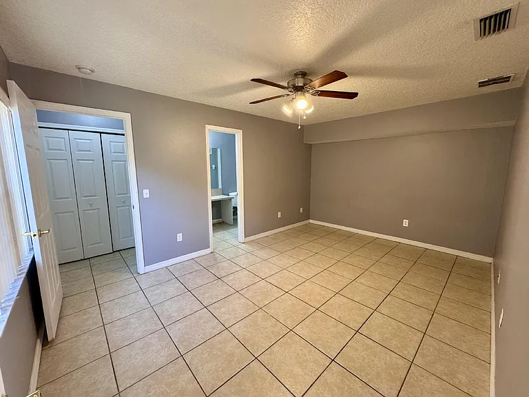 2725 Fan Palm Dr #B — Photo 8