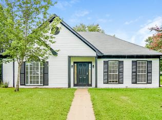 215 Dolphin Ct, Alabaster, AL 35007