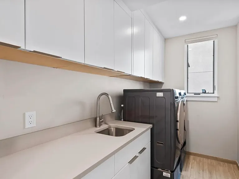424 Jewels Ln — Photo 15