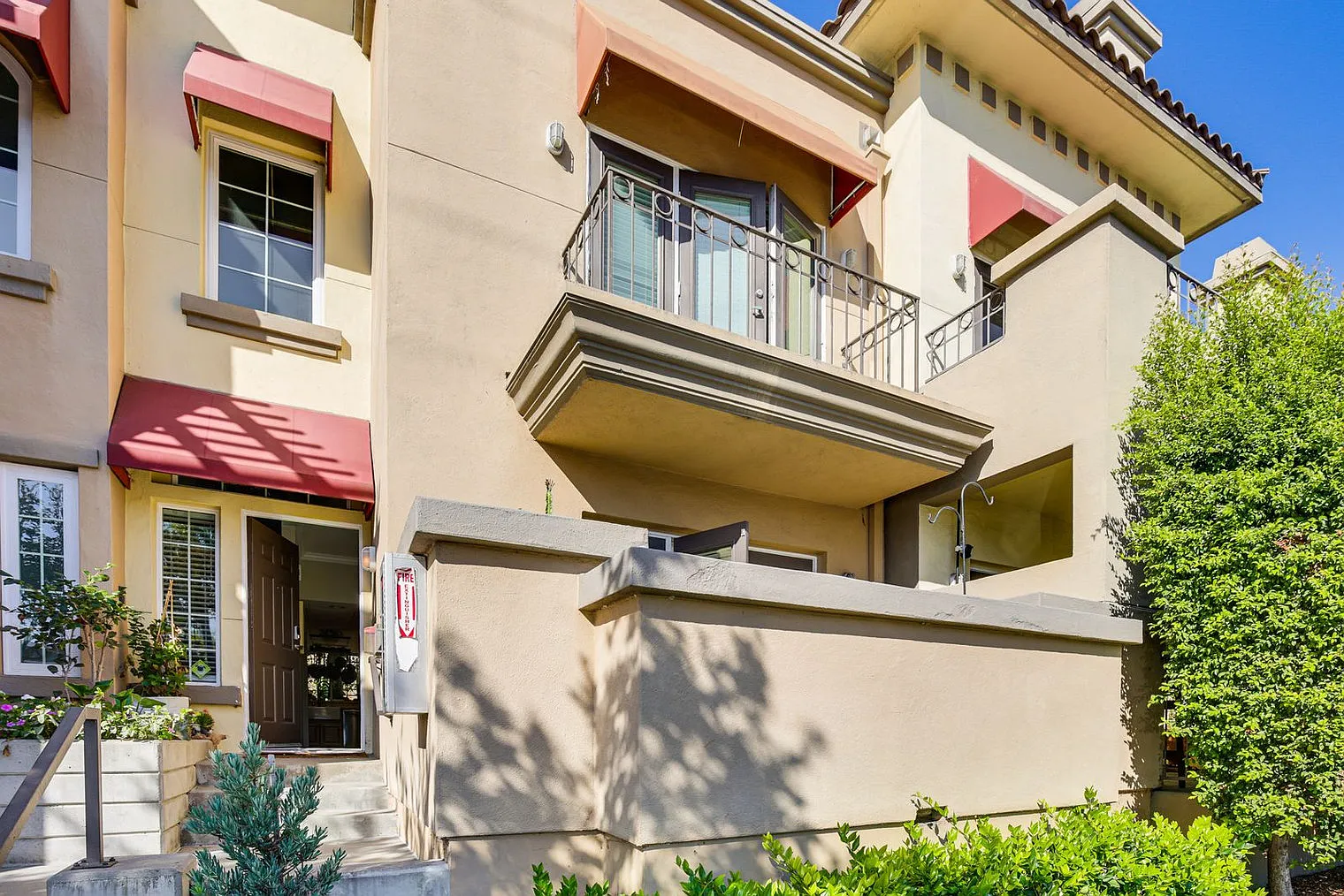 2 bed, 2.0 bath, 1194 sqft, $5,709 — Photo 3