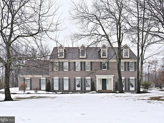 3rd image of 1636 Stonington Cir