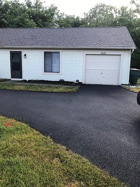 1st image of 1820 Stoneview Ct