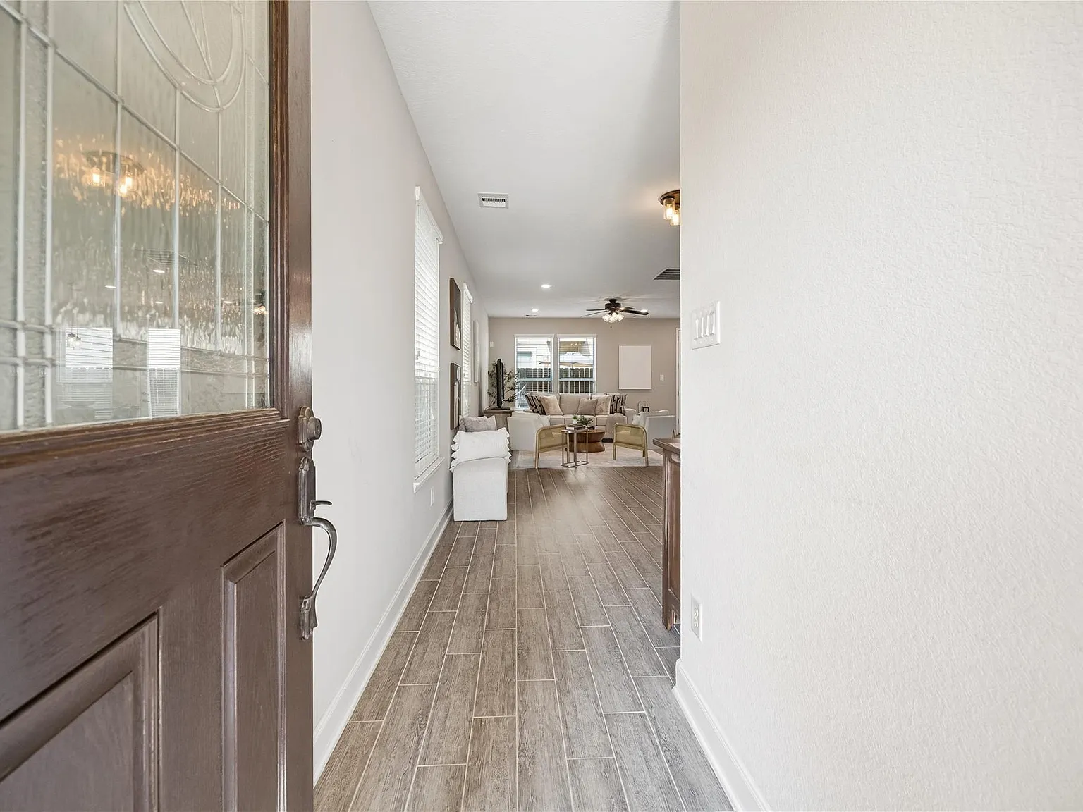 3 bed, 2.5 bath, 2209 sqft, $2,600 — Photo 2