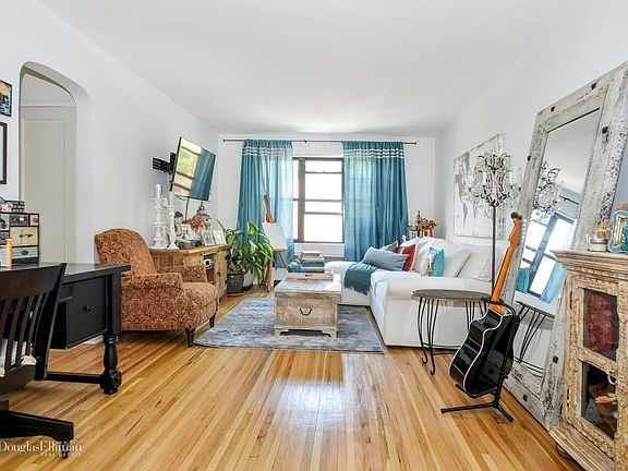 4th image of 3 Town House Pl APT 3D