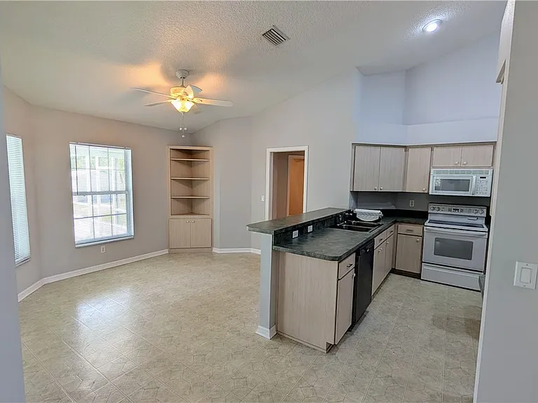 4565 N Allamandra Dr — Photo 5
