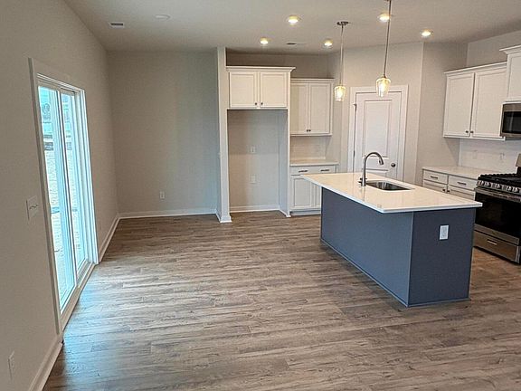 3rd image of 447 Rifle Rd