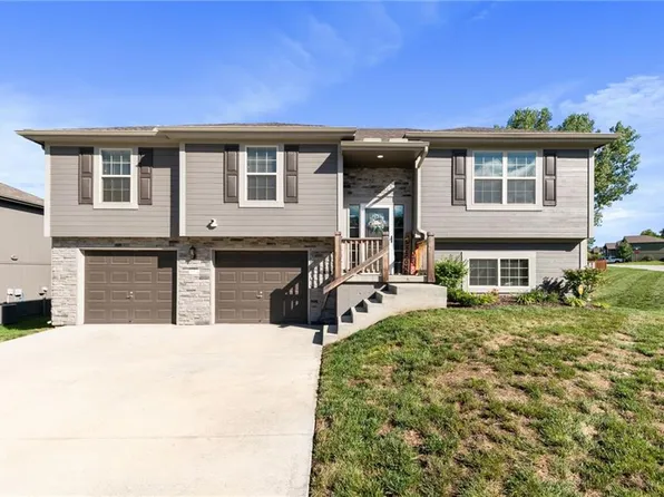 214 NE Greystone Way, Grain Valley, MO 64029