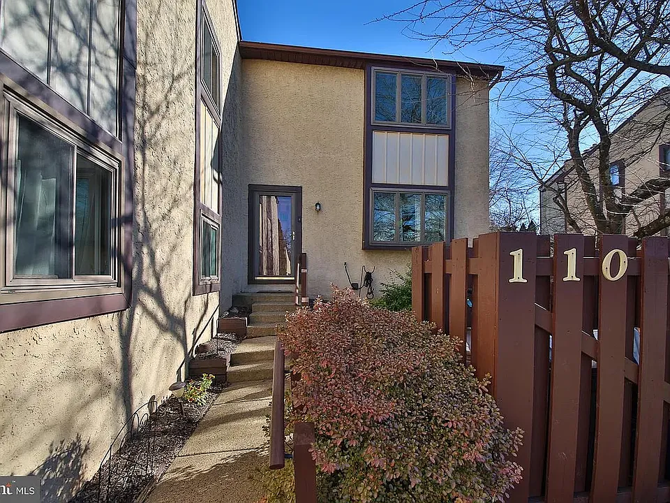 110 Palace Ct