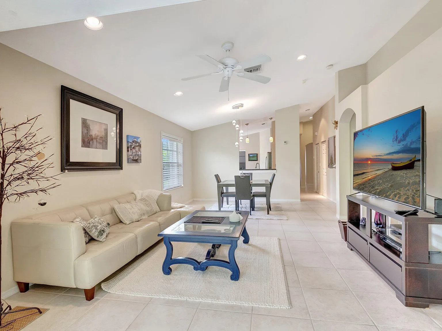 3 bed, 2.0 bath, 1594 sqft, $4,500 — Photo 1