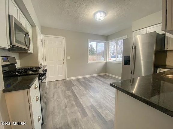 5th image of 5499 Lucerne Ave