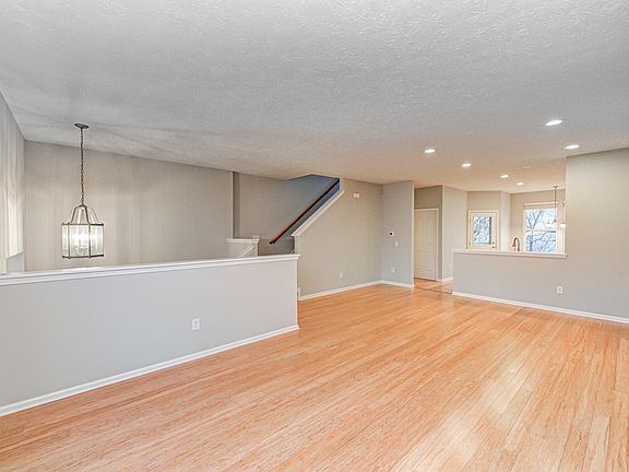3rd image of 8345 Clayhurst Dr