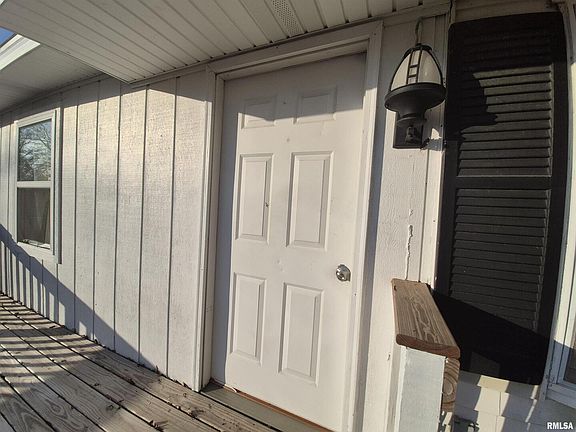 3rd image of 802 Dillard St