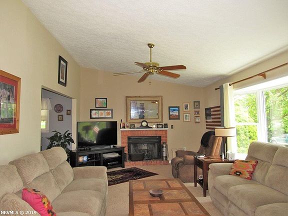 5th image of 415 Mulberry Dr