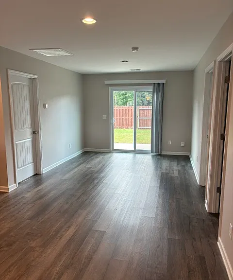 910 Madrid Ct — Photo 5