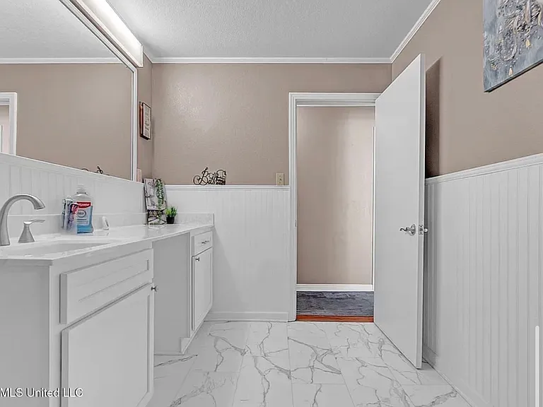 321 Panola Ave — Photo 3