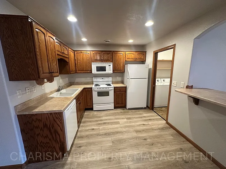 DBK Brandon Townhomes — Photo 22