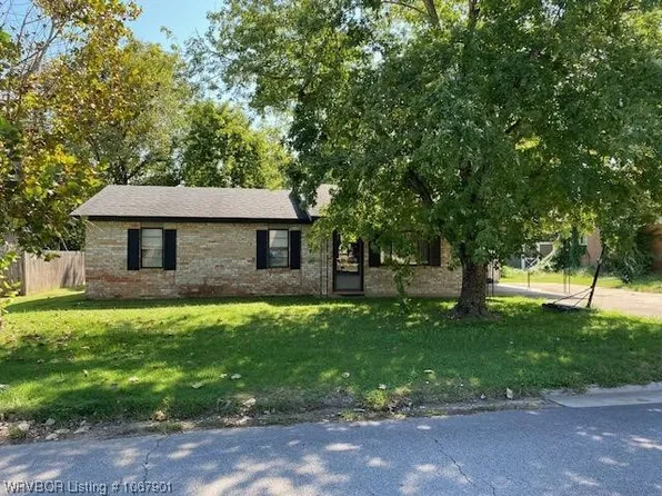 1106 Pattie Ln, Barling, AR 72923