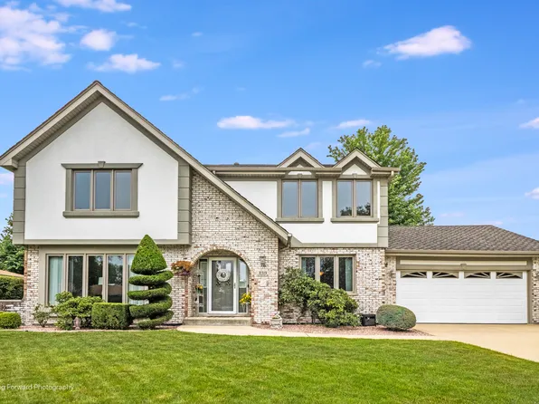 8319 Waterford Dr, Tinley Park, IL 60477