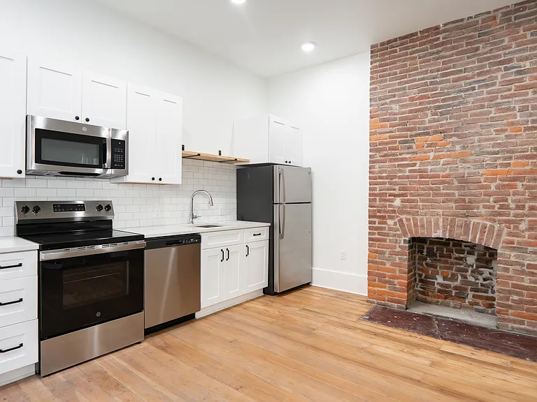 4402 Butler St — Photo 3