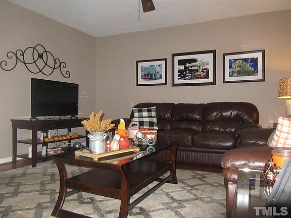 5th image of 4020 Chaucer Dr