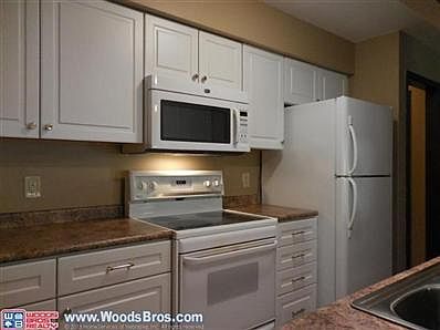 4th image of 912 Carriage Way #15