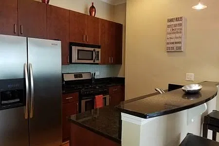 2 bed, 1100 sqft, $2,100 — Photo 4