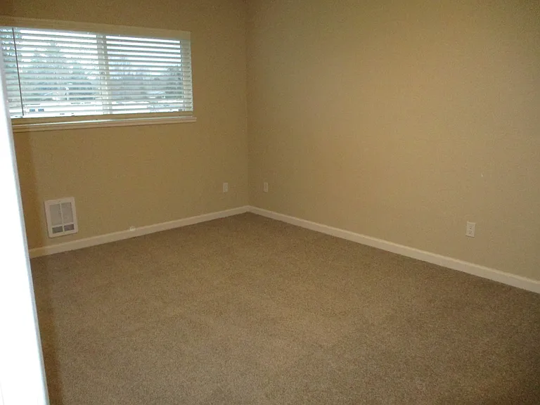 Beaver Creek Apartments — Photo 33