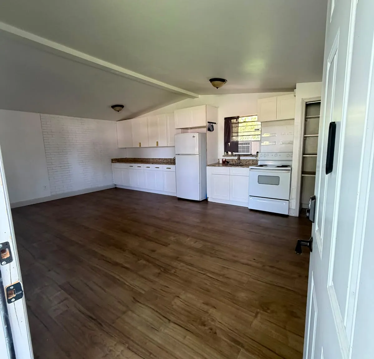 3 bed, 1043 sqft, $1,850 — Photo 3