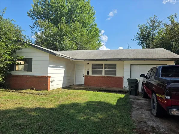 1304 Pinewood Ct, Midwest City, OK 73110