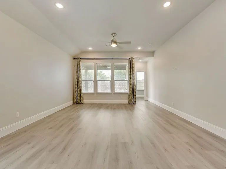 1819 Michael Dr — Photo 2