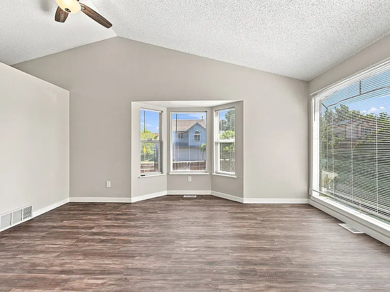 1302 Ride Ln — Photo 3