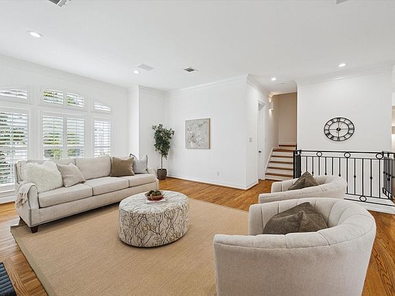 5th image of 2638 Wroxton Rd