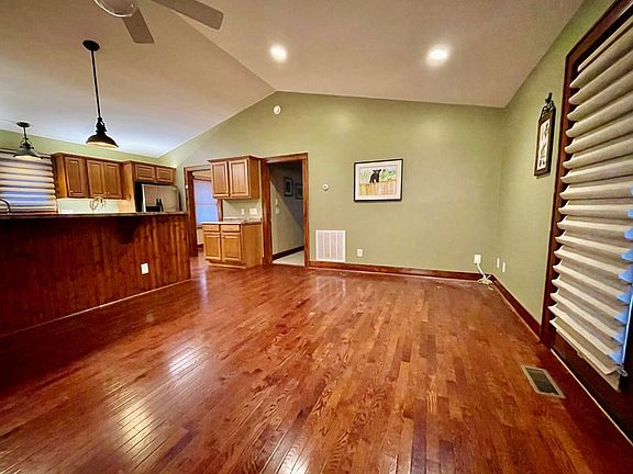 4th image of 2128 Yellow Mountain Rd