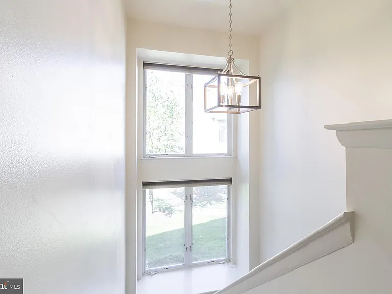 1004 Barbaras Ct — Photo 16