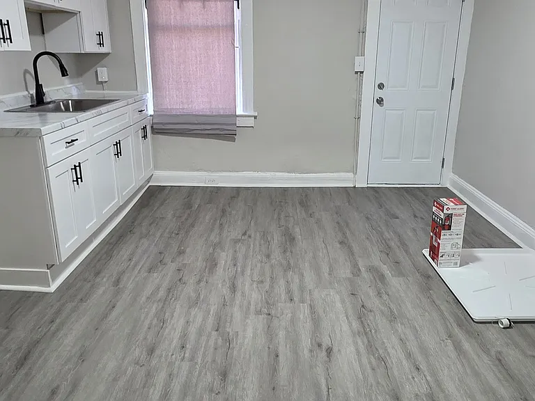 921 Appleton St — Photo 5