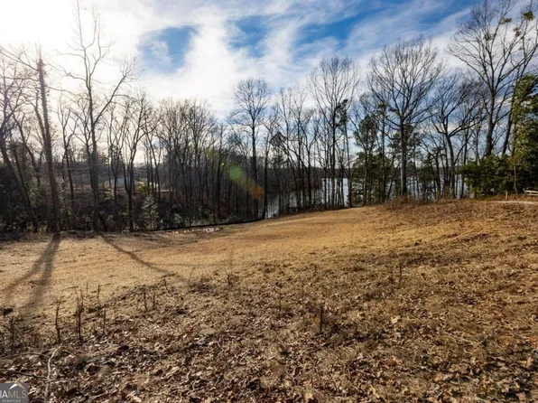 9775 Peninsula Dr, Gainesville, GA 30506