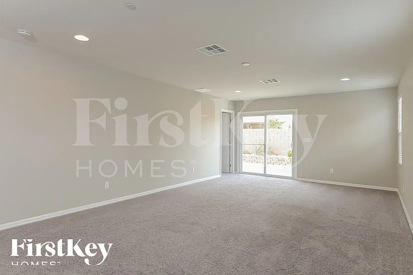 3 bed, 2.5 bath, 2066 sqft, $2,230 — Photo 3