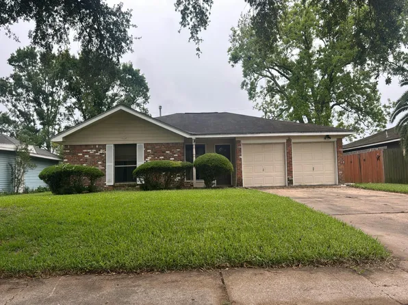 324 Pine St, Lake Jackson, TX 77566