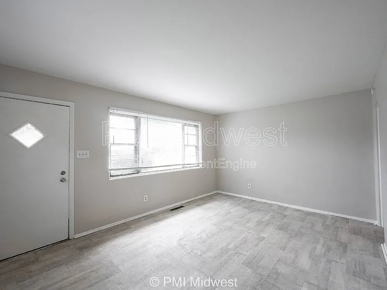 5820 Grandview Dr — Photo 5