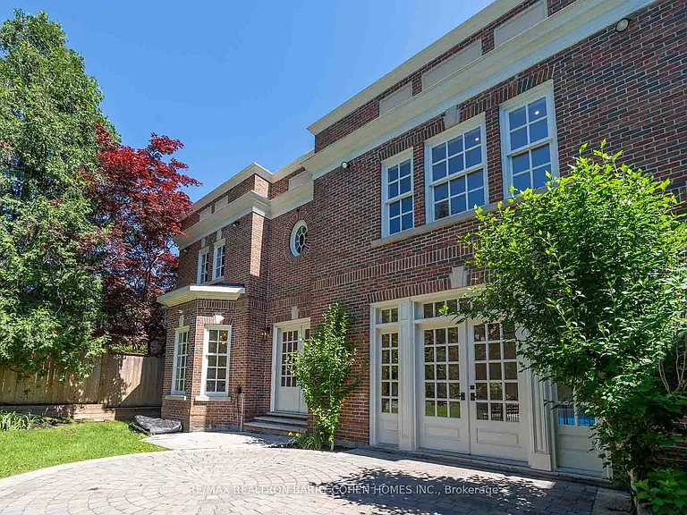 230 Dunvegan Rd — Photo 44