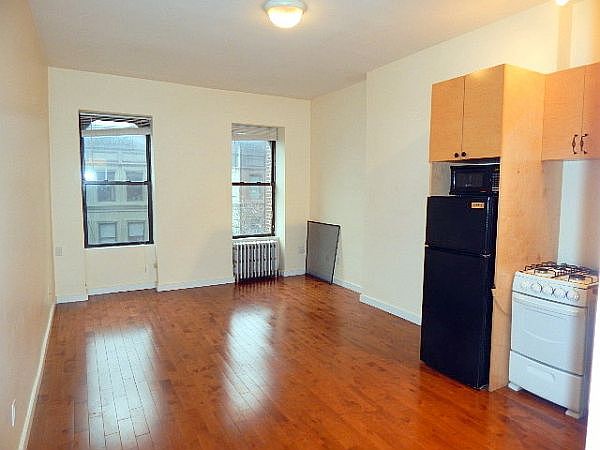 1st image of 140 W 75th St APT 17