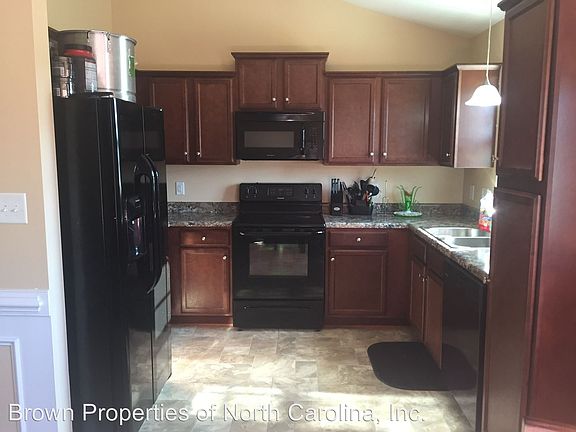 5th image of 406 Bristol Ln