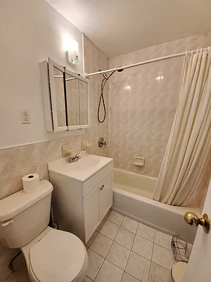 Rented by Astoria Realty | media 14