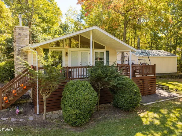 142 Hawthorne Dr, Dingmans Ferry, PA 18328