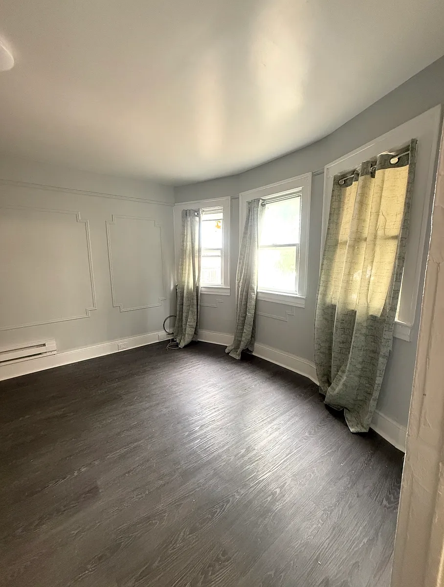 LIVING ROOM - 52 William St #1