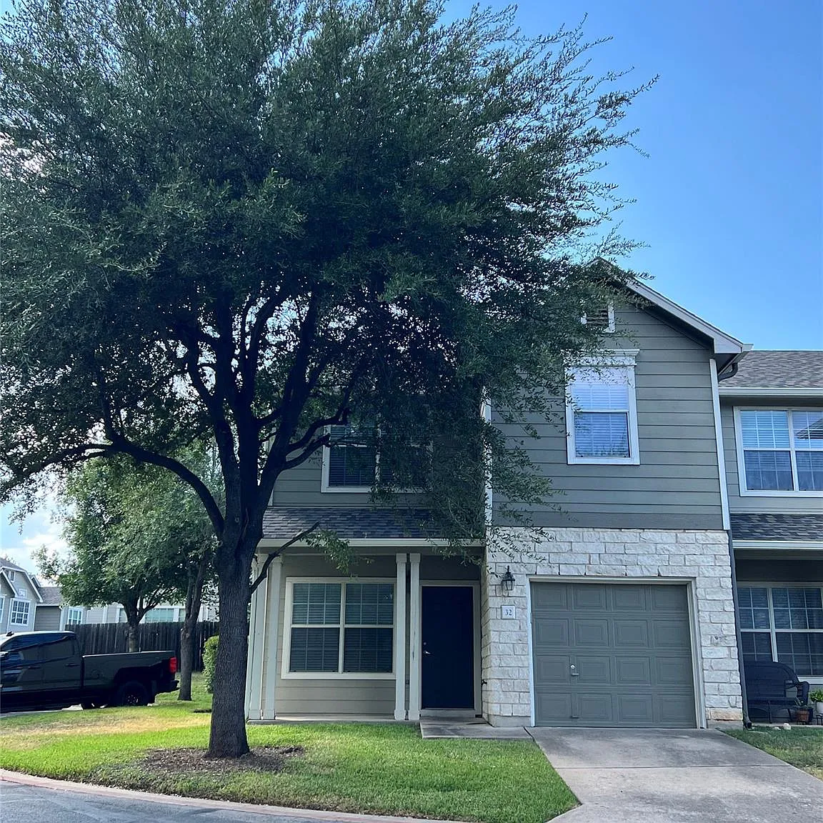 2 bed, 2.5 bath, 1335 sqft, $1,849 — Photo 1